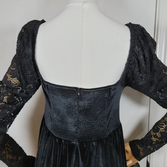 Mary Wyatt Alice Velvet Babydoll Dress Gothic Black Lace Sleeves Size 10